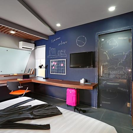Berry Biz Hotel Sunset Road Seminyak  Luaran gambar